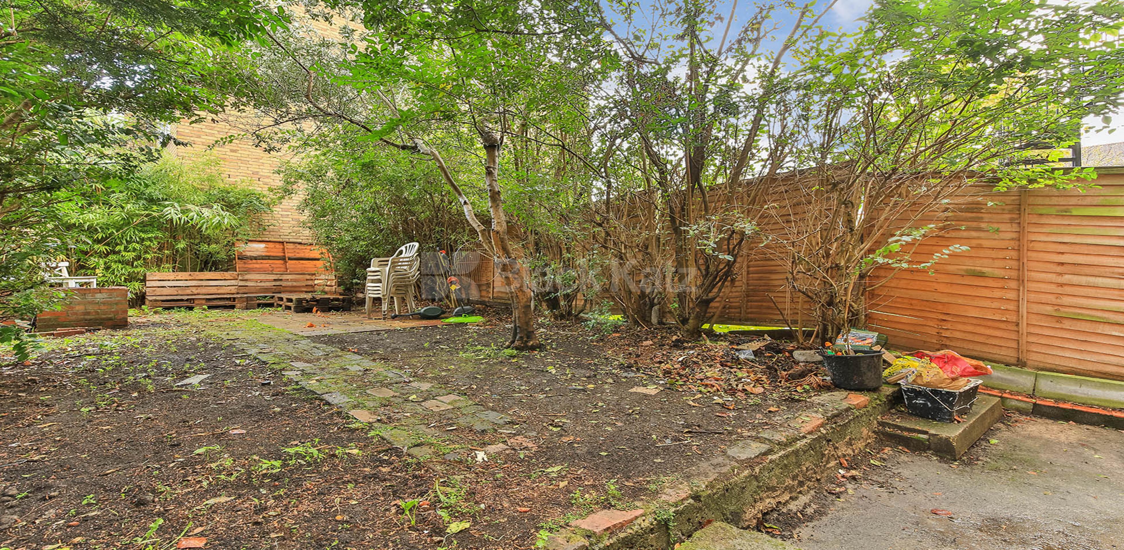 			2 Bedroom, 1 bath, 1 reception Apartment			 Sandringham Road, Dalston  E8